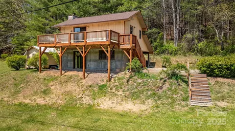21 Barkers Ln, Clyde, NC 28721