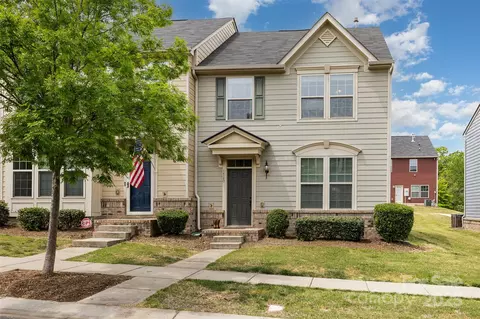 1720 Fleetwood Dr, Charlotte, NC 28208
