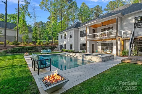127 Holt Ln, Mooresville, NC 28117