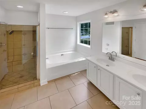 Bath - 1625 Winthrop Ln, Monroe, NC 28110 photo 1 of 2