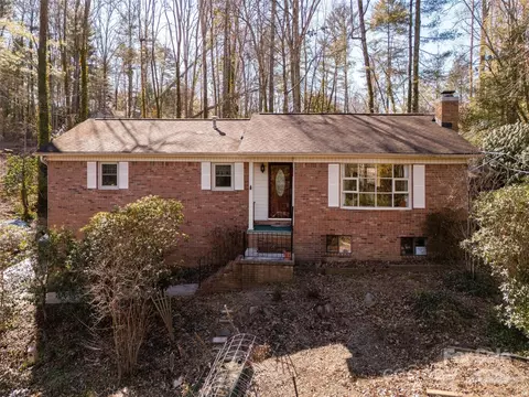413 Deerhaven Ln, Hendersonville, NC 28791