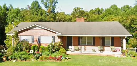 406 S Caldwell Ave, Newton, NC 28658