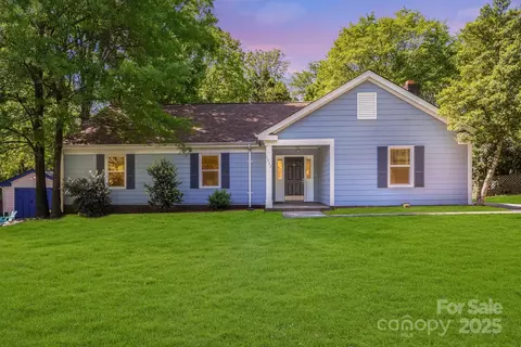 1938 Dembrigh Ln, Charlotte, NC 28262