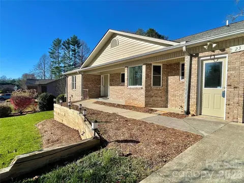 23 St Andrews Dr, Etowah, NC 28729