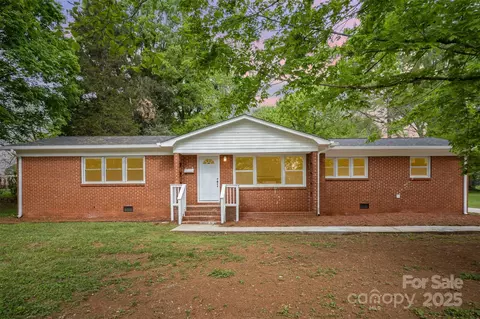 4921 Churchill Dr, Charlotte, NC 28269