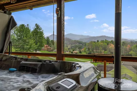 231 Comfort Pl, Burnsville, NC 28714
