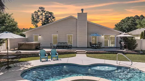 7018 Huntsmaster Dr, Charlotte, NC 28277