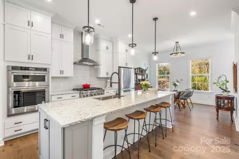 2558 Deacon Ave, Charlotte, NC 28204