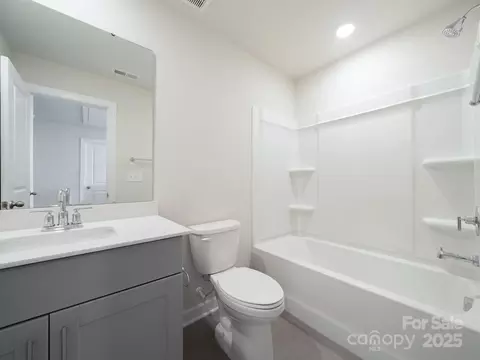Bath - 1441 31st Ne St NE, Conover, NC 28613 photo 4 of 6
