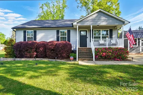 303 Caroline Ave, Lowell, NC 28098