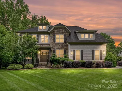 7809 Greenfield Dr, Charlotte, NC 28270