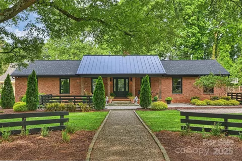 742 Lansdowne Rd, Charlotte, NC 28270