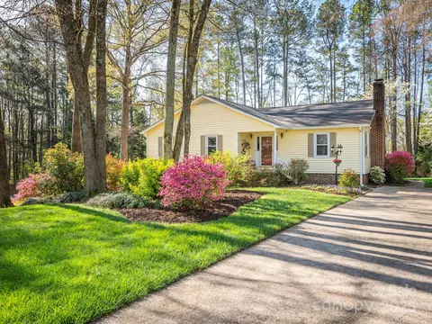 8801 Chinaberry Ln, Concord, NC 28027