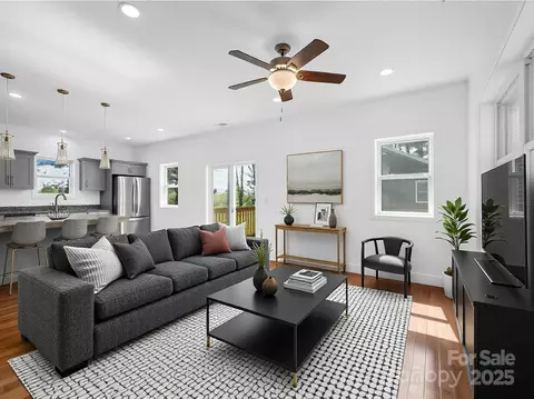 1938 Upper Ridgewood Blvd, Hendersonville, NC 28791