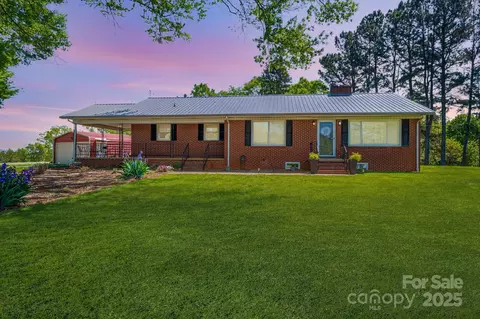 3340 Wrenwood Dr, Newton, NC 28658