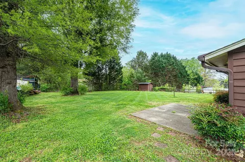 1025 Hefner Nw Dr NW, Conover, NC 28613 photo 4