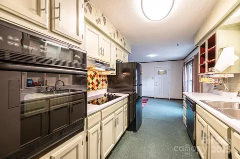 1025 Hefner Nw Dr NW, Conover, NC 28613 photo 15