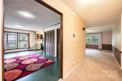 1025 Hefner Nw Dr NW, Conover, NC 28613 photo 6