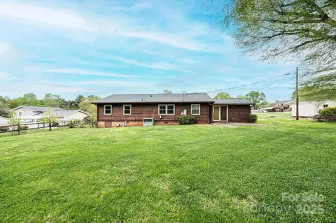 1025 Hefner Nw Dr NW, Conover, NC 28613 photo 5