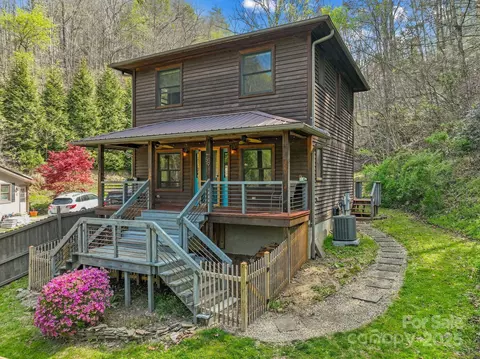 Exterior - 59 Skyway Dr, Marshall, NC 28753 photo 3 of 7