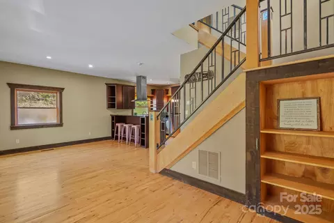 Living - 59 Skyway Dr, Marshall, NC 28753 photo 3 of 4