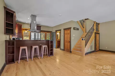Living - 59 Skyway Dr, Marshall, NC 28753 photo 2 of 4
