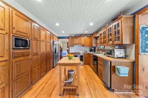 Kitchen - 136 Nc 126 Hwy, Morganton, NC 28655 photo 2 of 4
