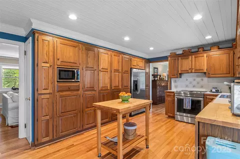 Kitchen - 136 Nc 126 Hwy, Morganton, NC 28655 photo 3 of 4