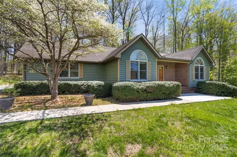 151 Canaan Dr, Candler, NC 28715