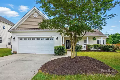 8726 Castle Cliff Dr, Matthews, NC 28105