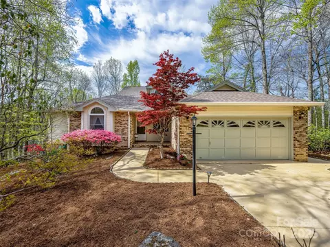 103 Brewster Cir, Hendersonville, NC 28791