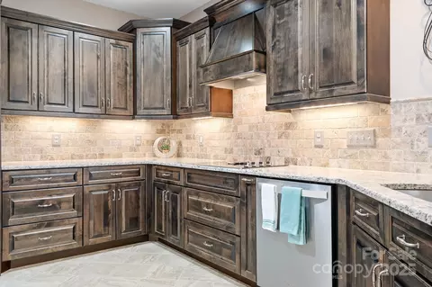 Kitchen - 2334 Sylvia Ct, Denver, NC 28037 photo 2 of 3