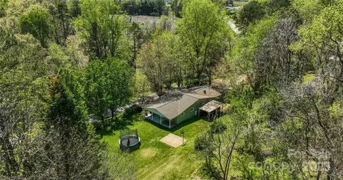 104 Fairmont Dr, North Wilkesboro, NC 28659