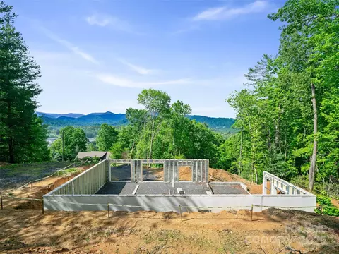 251 Sunrise Ln, Burnsville, NC 28714