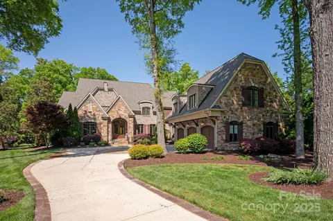 9004 Whirlaway Ln, Waxhaw, NC 28173