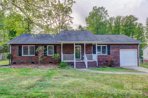 221 Delview Dr, Cherryville, NC 28021