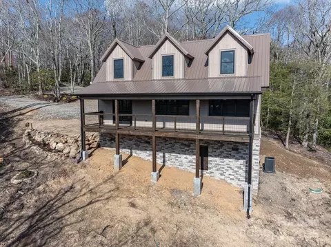 176 Snow Mountain Ln, Banner Elk, NC 28604