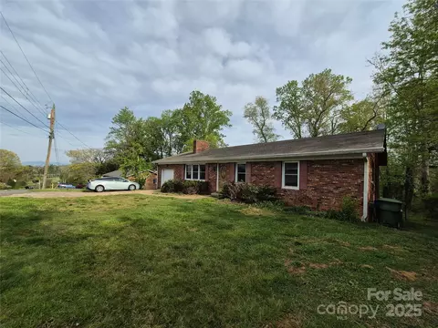 64 Round Top Rd, Asheville, NC 28803