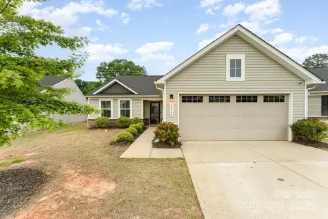 4219 Mackinnon Dr, Charlotte, NC 28214
