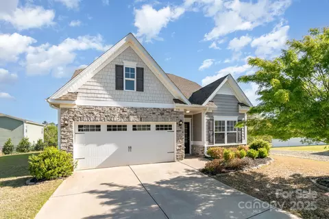 338 Livingston Dr, Lancaster, SC 29720