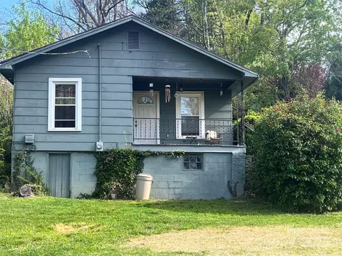 190 Cragmont Rd, Black Mountain, NC 28711