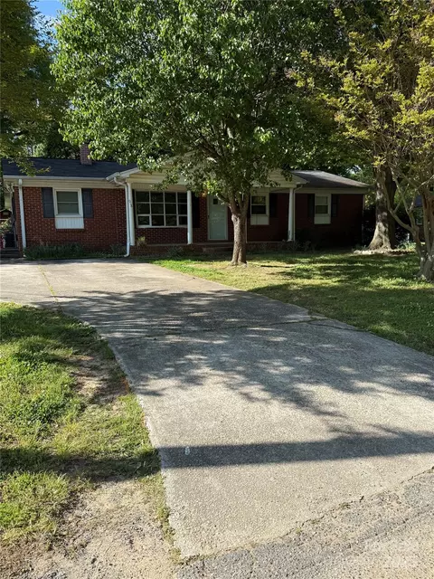 918 Carmel Dr, Gastonia, NC 28056