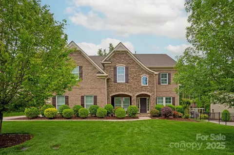 1737 Cavaillon Dr, Waxhaw, NC 28173