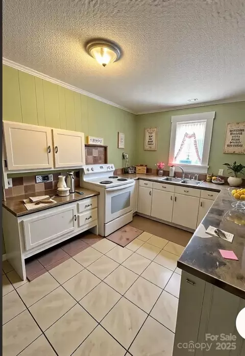 Kitchen - 19922 Angelus Rd, Jefferson, SC 29718 photo 1 of 1