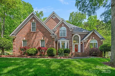 3124 Lakewood Edge Dr, Charlotte, NC 28269