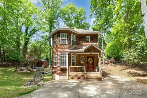 3004 Point Clear Dr, Tega Cay, SC 29708
