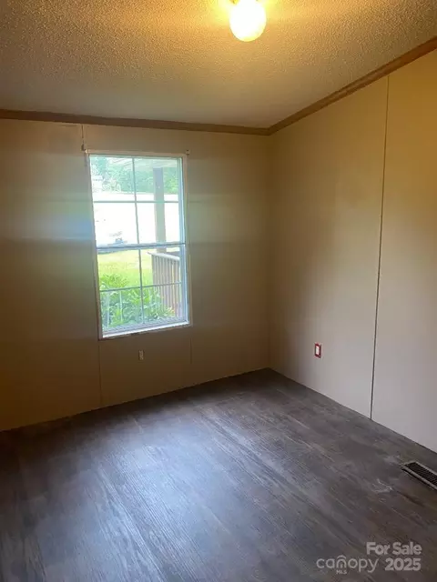 Bedroom - 479 Gunn Mill Rd, Patrick, SC 29584 photo 2 of 3