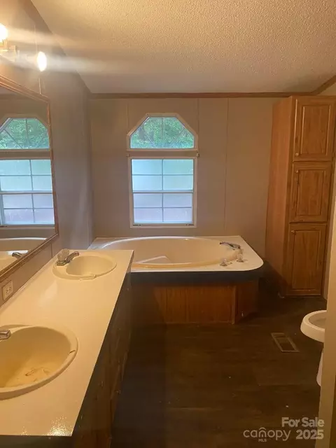 Bath - 479 Gunn Mill Rd, Patrick, SC 29584 photo 3 of 3