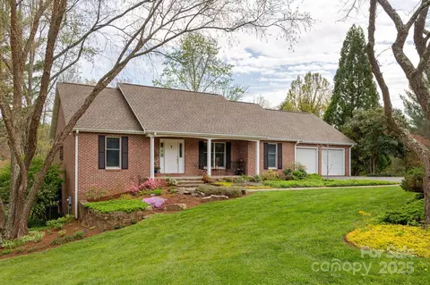 1420 Patriots Dr, Hendersonville, NC 28739