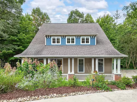 104 Red Cedar Ln, Asheville, NC 28803